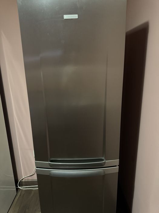 Холодильник Electrolux (отдам дешево)