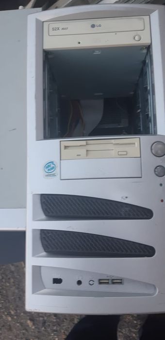 Компьютерные блоки внутри моторчики