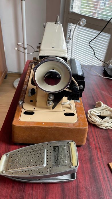 Продавам Шевна машина Lucznik 432 в отлично състояние + подарък.