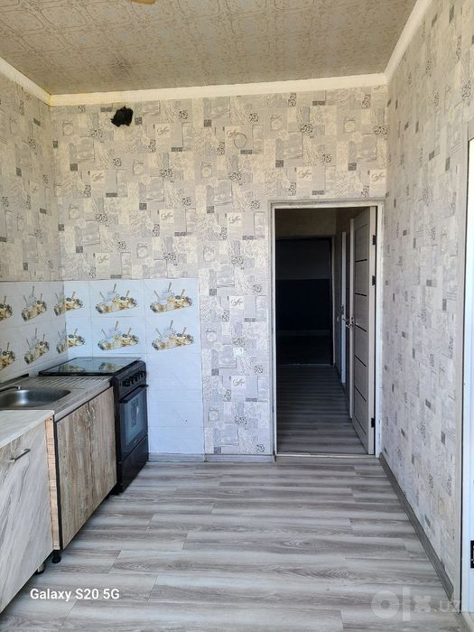 Navoiy shahrida 1 xona 2 xona qilingan uyimiz sotiladi 1etaj