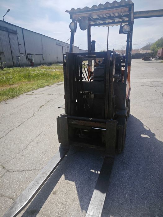 Газокар Toyota. Товароподемност: 3500