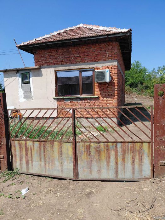 Къща в село Смирненски продава се