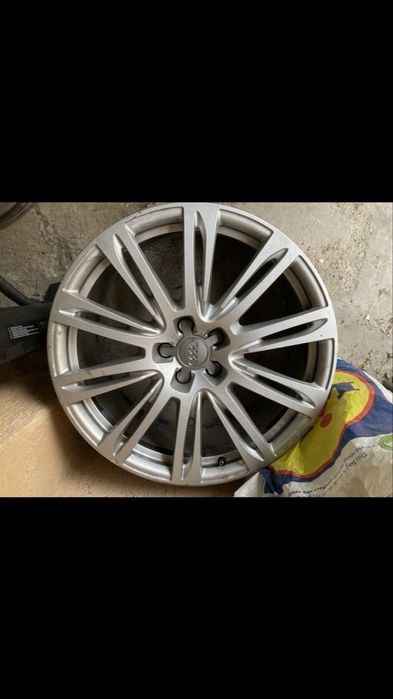 Оригинални лети джанти за Ауди А8 и S8.