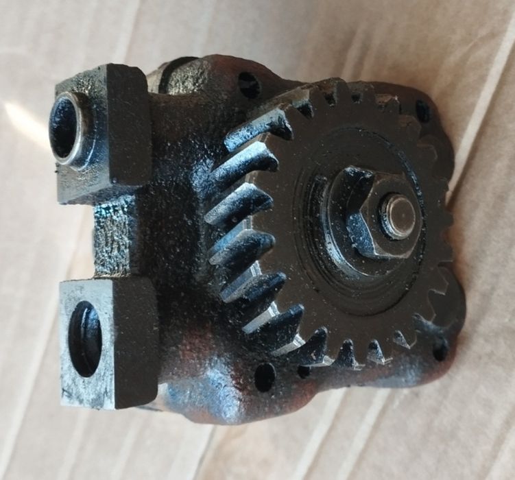 Маслен Помпа за Зетор Трактор  5211 - 6211 - 6245 - 7211 - 7245 - 7745