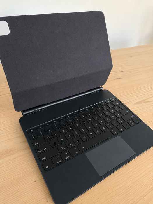 Magic Keyboard iPad Pro 12.9 / iPad Air 13 QWERTZ, Trackpad Precision, Bluetooth, Magnetic
