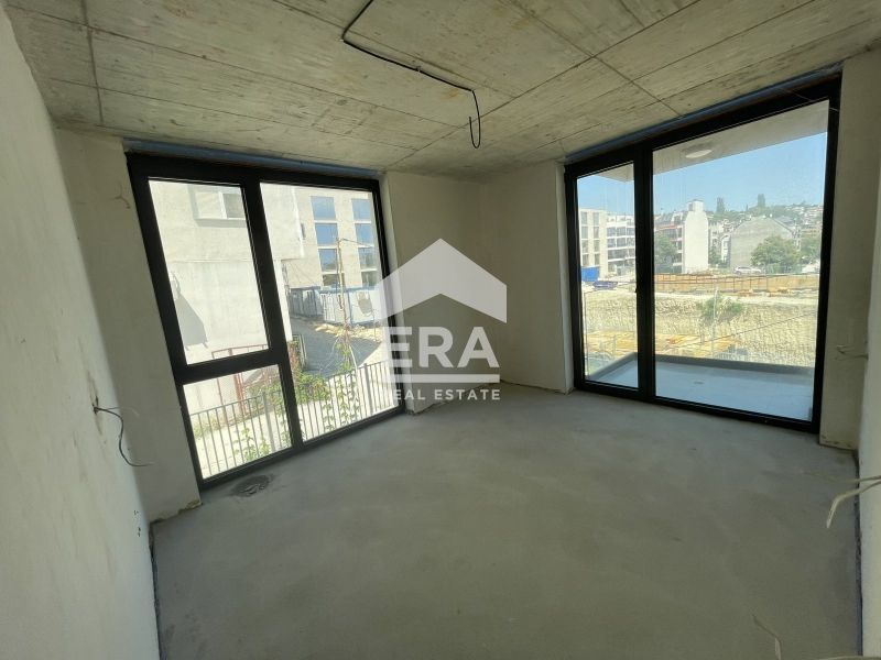 Тристаен апартамент за продажба, с голяма дневна, в новопостроена сгра