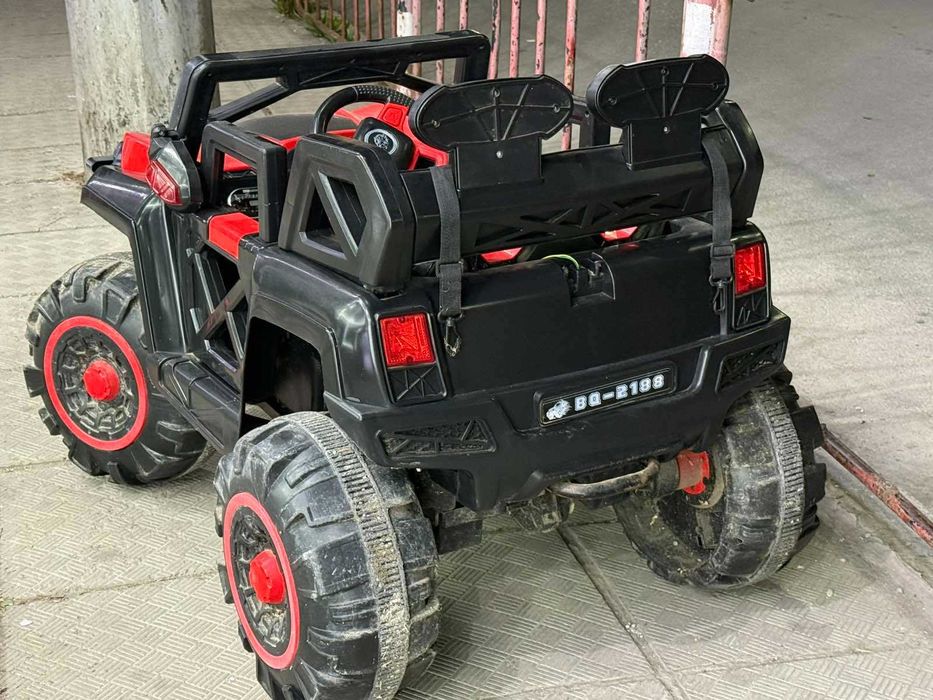 Детска акумулаторна джипка / количка 4x4
