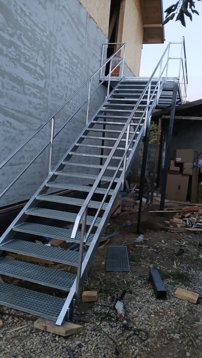 Scari zincate galvanizate exterioare