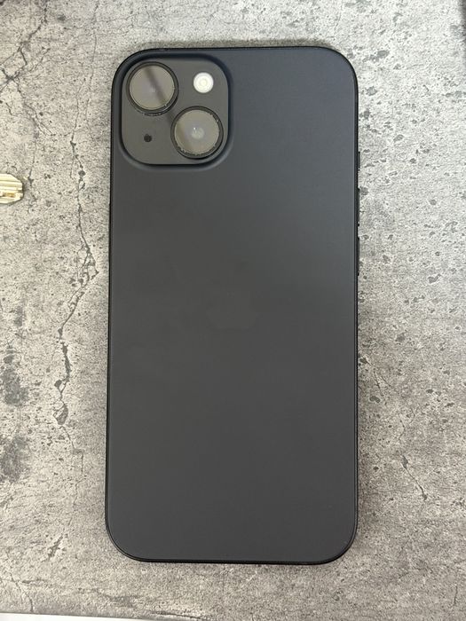 iPhone 15 albastru inchis