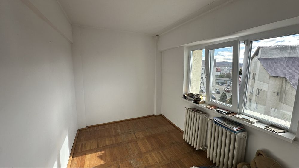 Vand apartament 4 camere