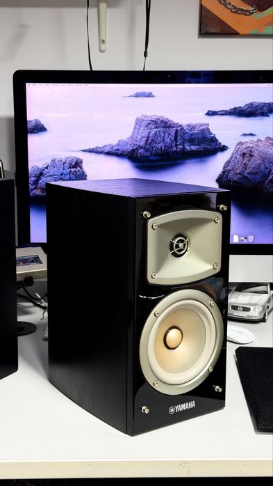 Yamaha NS B330 Boxe HiFi Bookshelf 2 Cai 6 Ohmi 40W 120W 55Hz 45kHz Tweeter Aluminiu Woofer 13cm Bass Reflex Negru Piano