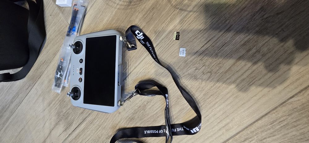 Drona DJI Mini 3 Fly More Combo + Smart Controller