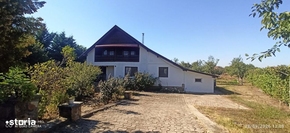 Casa la cheie cu teren mare, in Ghioroc