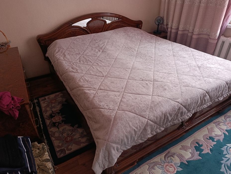 Продается спальный гарнитур