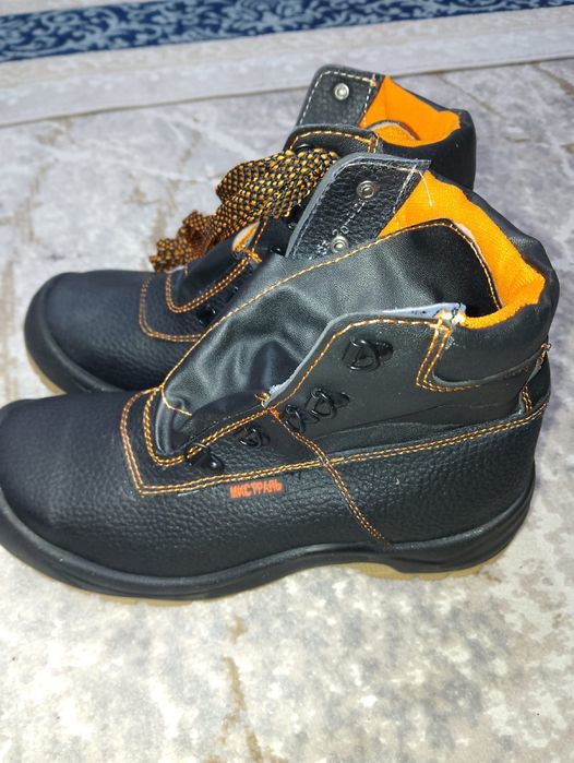 Продается рабочий летний ботинка