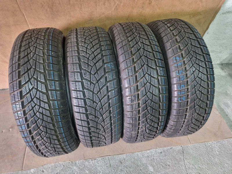 4 Goodyear R17 215/65
зимни гуми за SUV DOT4519