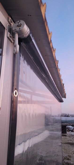 Folie Transparentă - Protecție Completă pentru Terasa Dvs