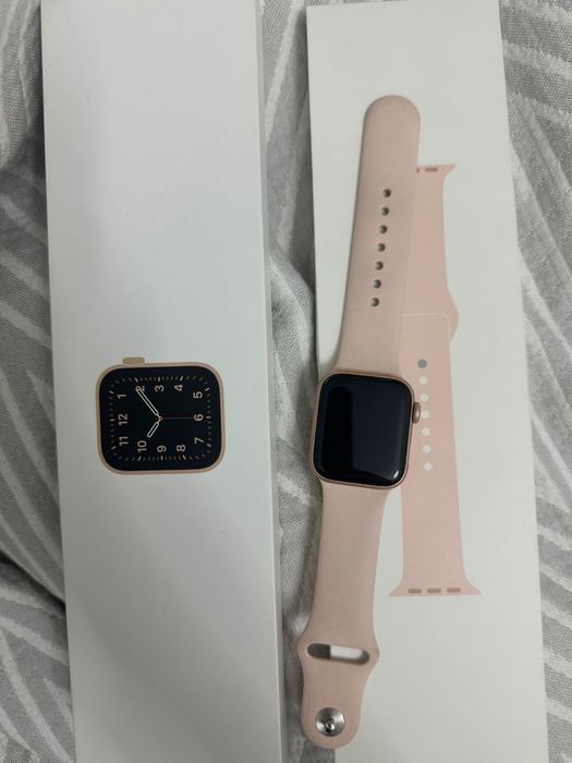 Часы Apple Watch SE