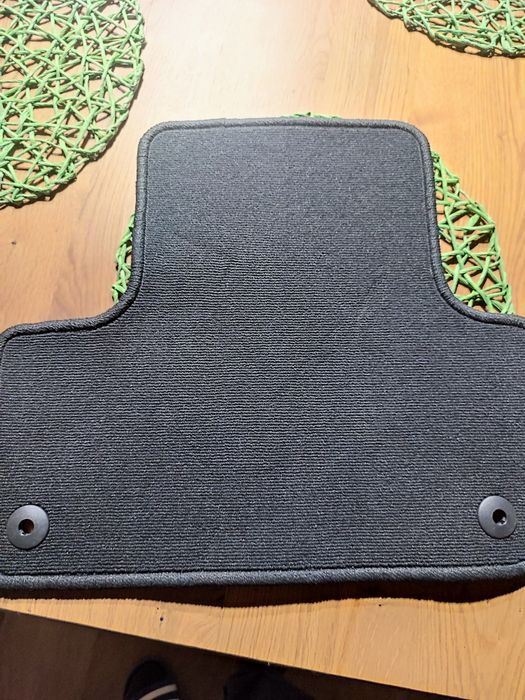 Vând covorașe textile originale Volvo XC60