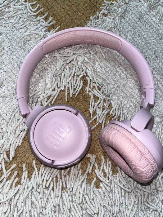 Продам наушники JBL