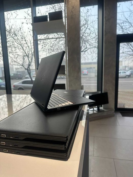 Fujitsu Lifebook E559-i5-8265U-16gb Ram-512Gb Ssd