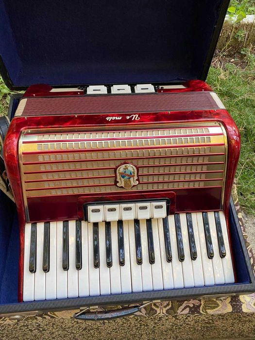Акордеон Weltmeister 60 bass