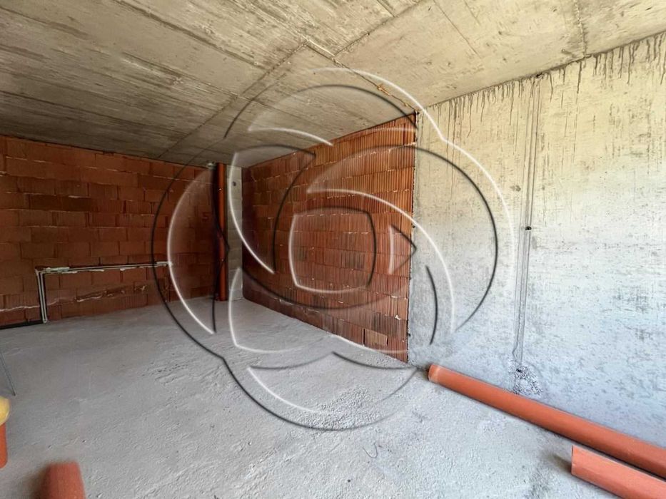 Двустаен апартамент с гараж до университет