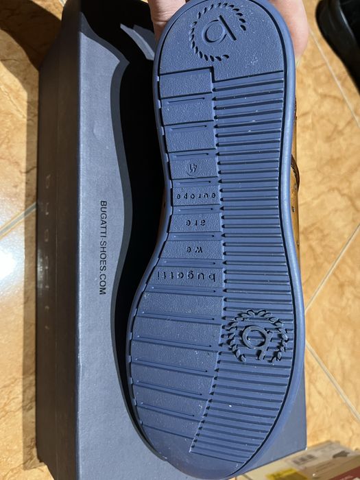 Pantofi noi cu eticheta