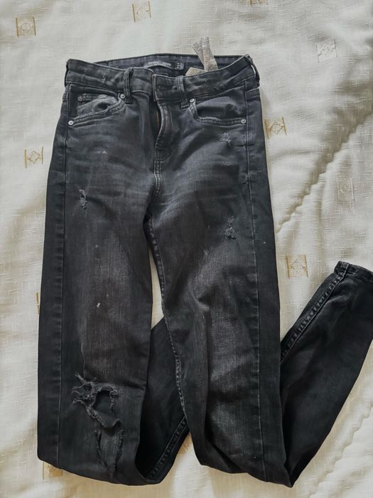 Продавам три чифта дънки