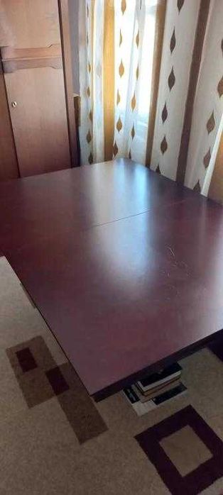 Стол для гостиной