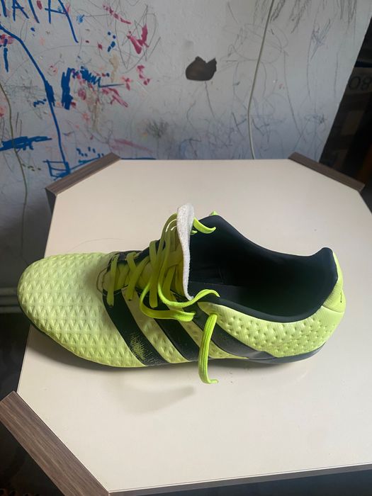 Super preț 100 Ron adidasi crampoane