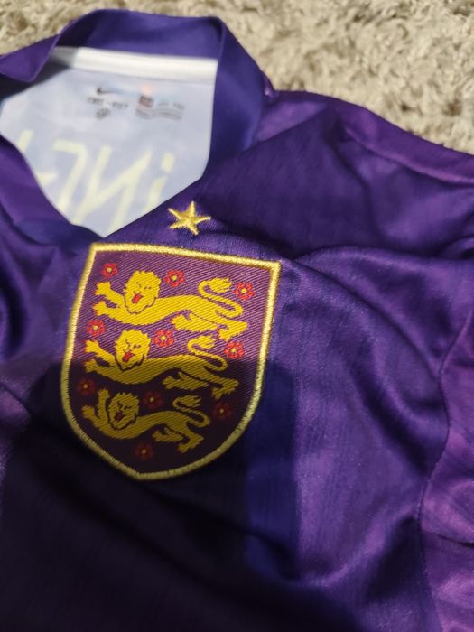 Продавам екип на Англия Euro 2024 Белингам