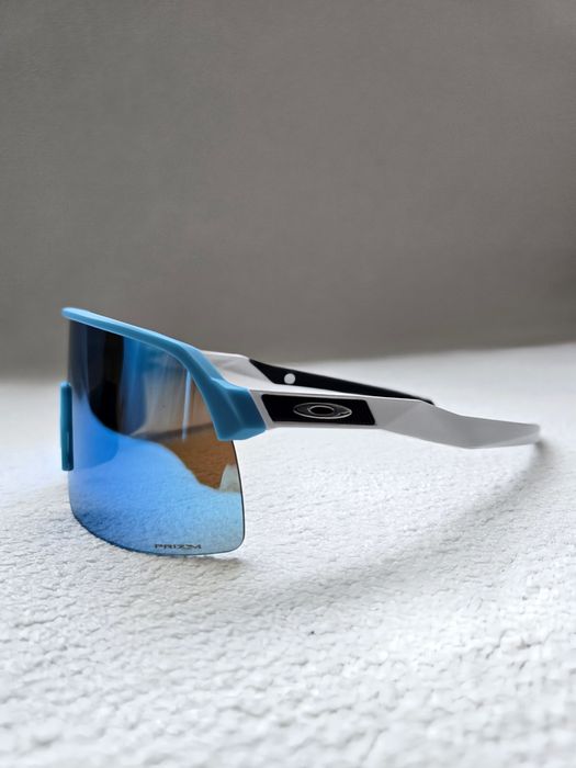 Слънчеви очила Oakley Sutro Lite – Sky Blue / Prizm Sapphire