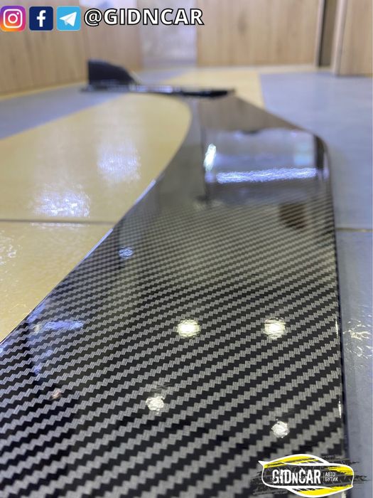 Сплиттер (обвес) универсальный на передний бампер Карбон