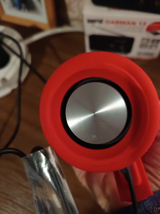 Подвижна блутут колонка