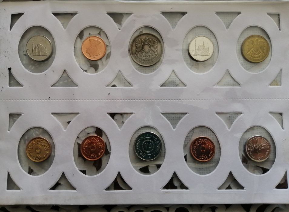 Сувенирный набор "Марки и монеты Египта" продам.