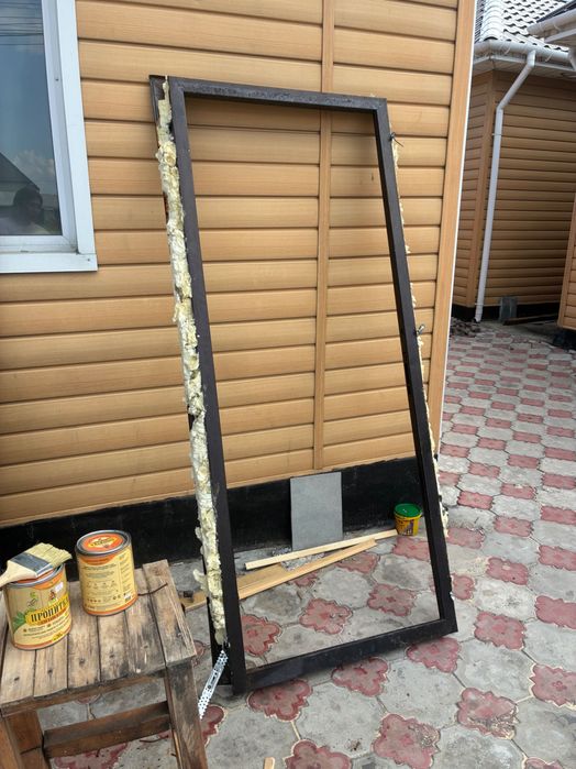 Продам б/у железные двери