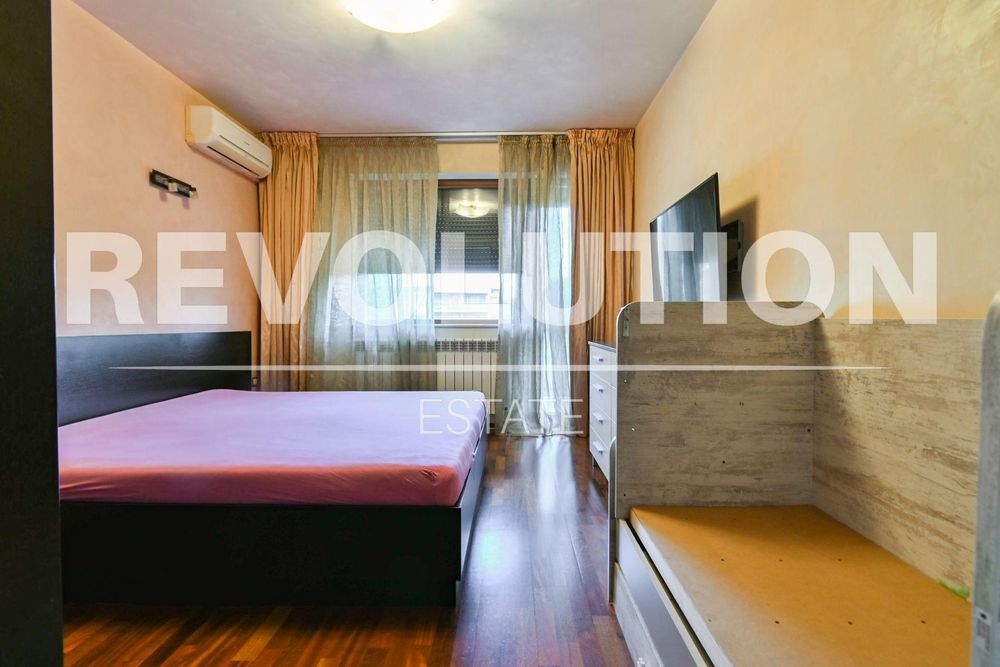 Дава се под наем Тристаен апартамент в София, Витоша - 150 кв.м за 1200 € - Снимка #7