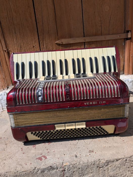 Acordeon nemțesc Hohner Verdi III M