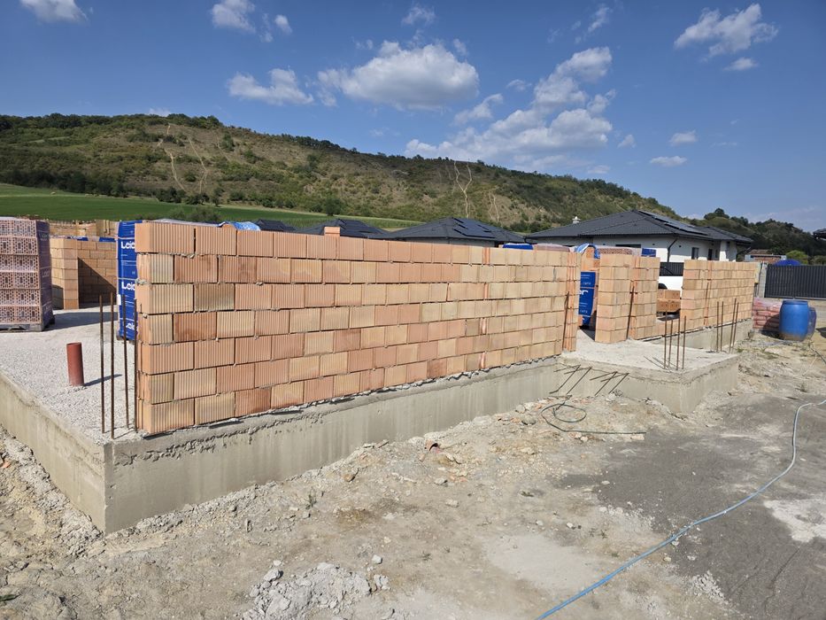 Case noi de vânzare  comuna  Livezeni