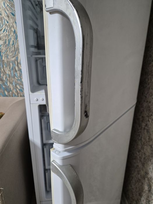 Холодильник б/у в хорошем состоянии