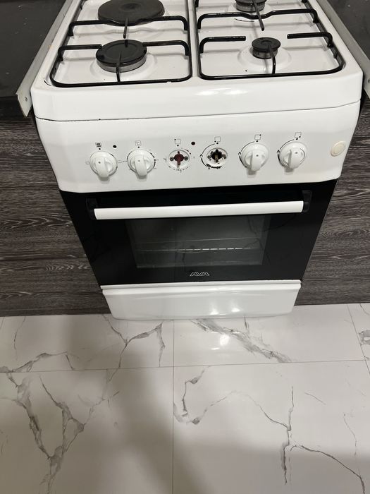 Продам газовую плиту