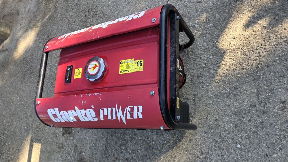 БЕНЗИНОВ Генератор  CLARKE PG3800DV – 3kVA – 230V / 110V