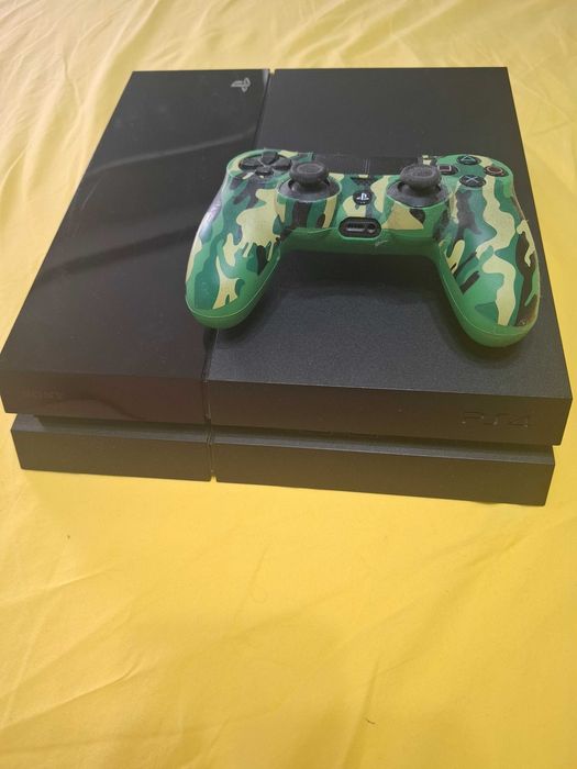 Продавам Playstation 4 fat 500 GB