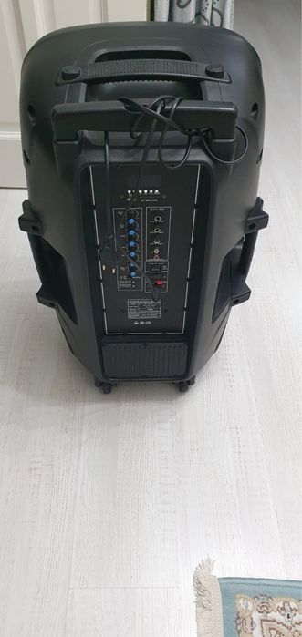 Колонка с ручкой и колесами