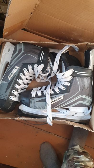 Продам хоккейные коньки 41р