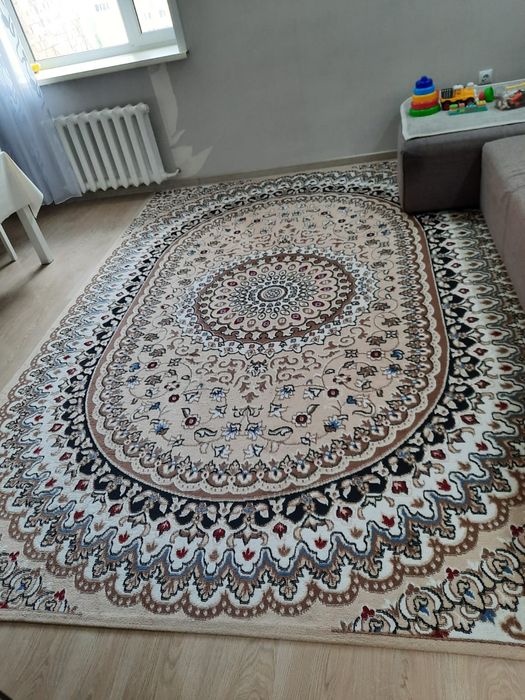 Ковер в хорошем состояние