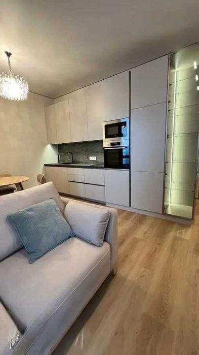 Дава се под наем Двустаен апартамент в София, Център - 56 кв.м за 459 € - Снимка #2