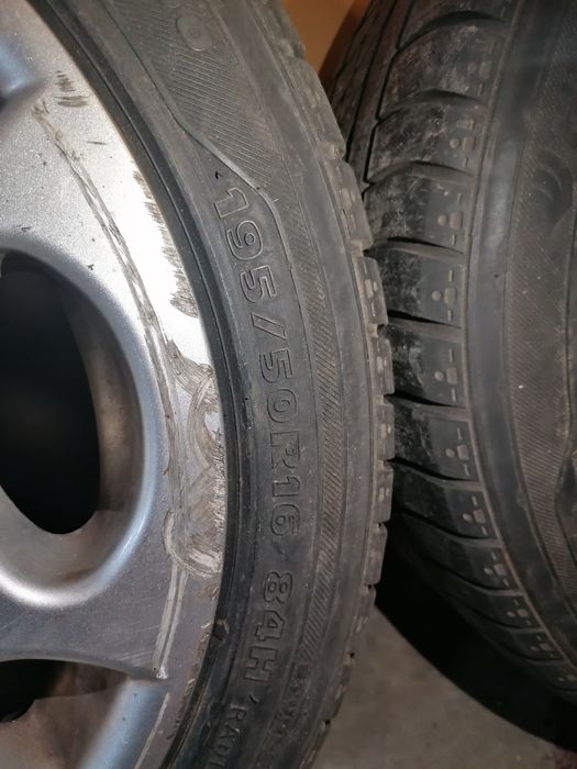 Алуминиеви джанти с гуми