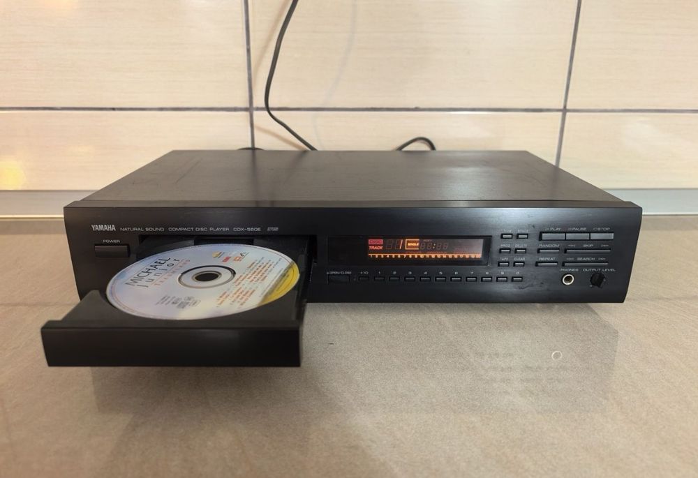 CD player Yamaha CDX 550E